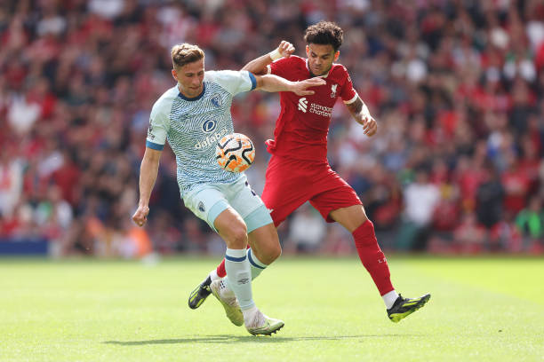 的背后都隐 的背后都隐